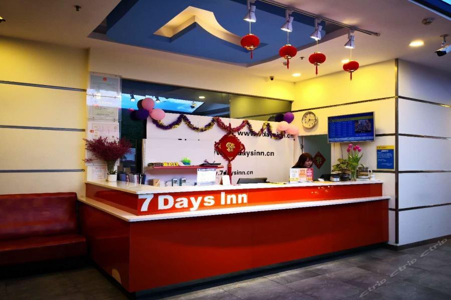 7天连锁酒店岳阳东茅岭步行街店 外观 照片